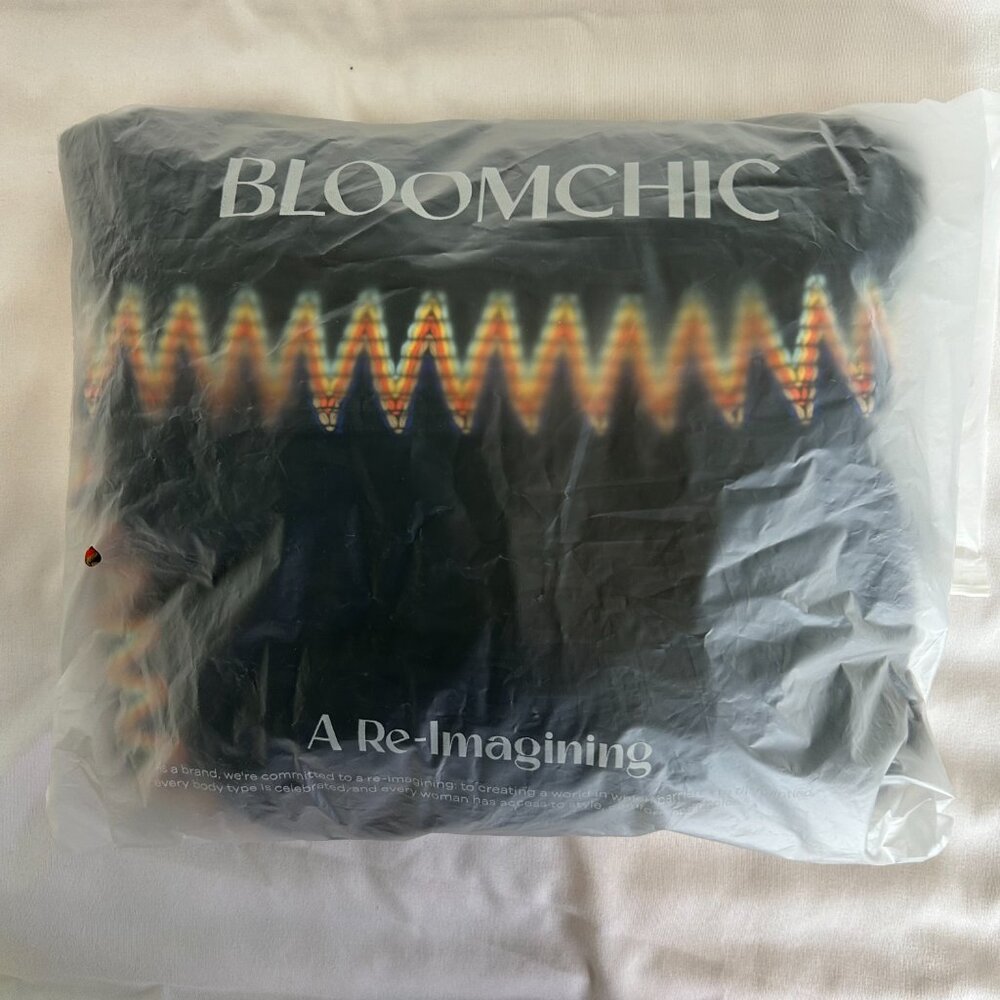 NWT/NIP Bloomchic Black Plus Size V-Neck One Piece Swimsuit Size 18-20 / 2XL - Picture 12 of 12